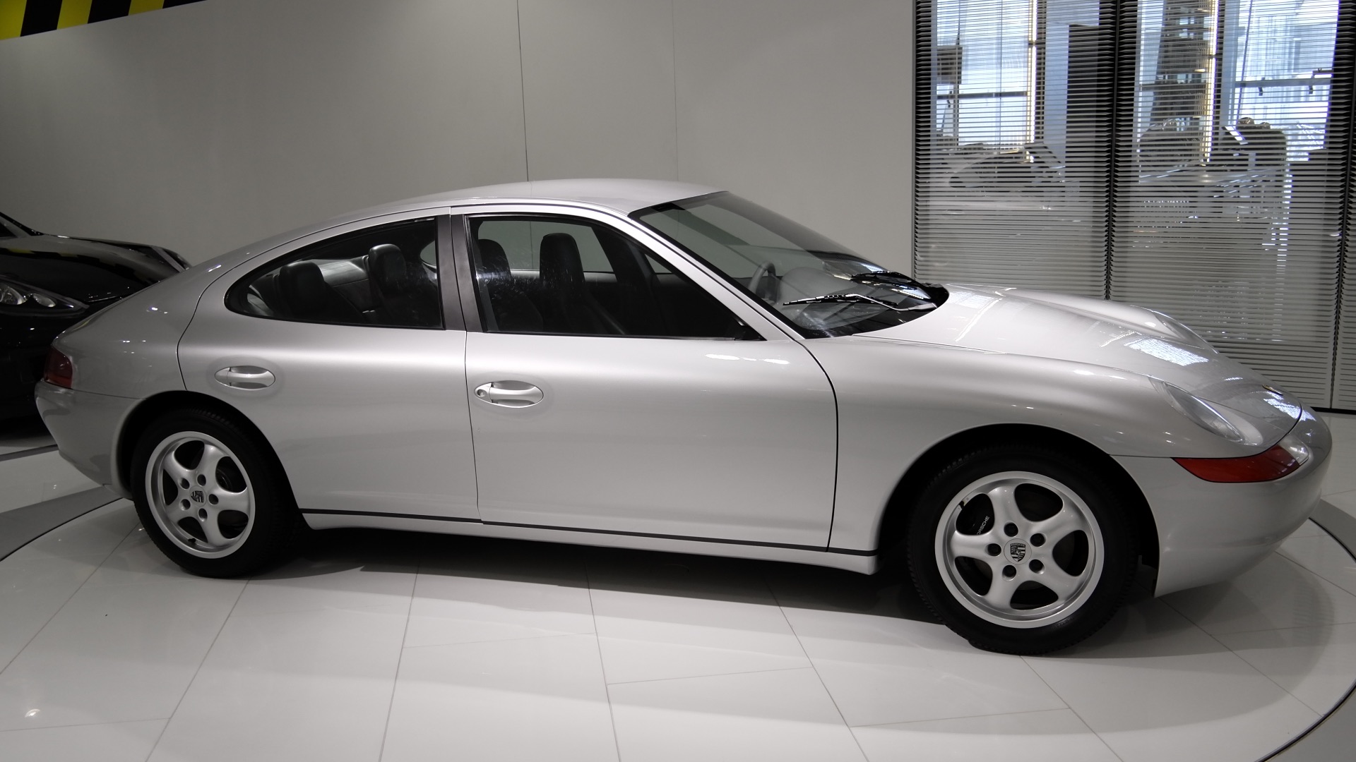 16. Porsche 989