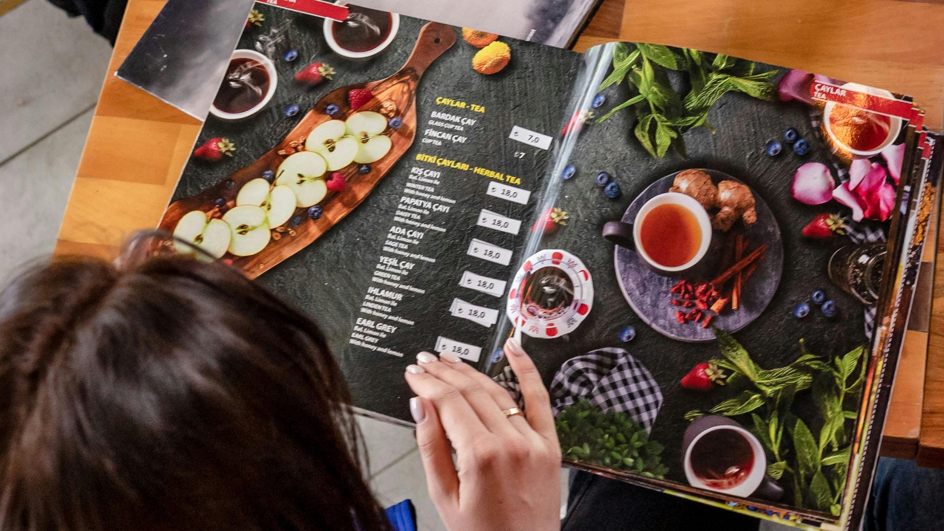 9. Permet d'inclure des photos sans surcharger le menu