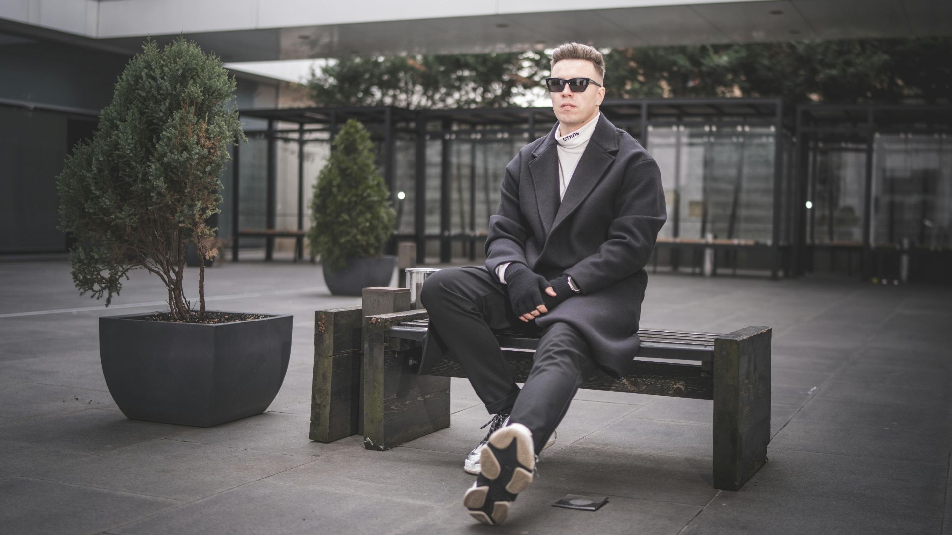 17. Des vêtements qui semblent avoir été portés longtemps, et pas seulement achetés