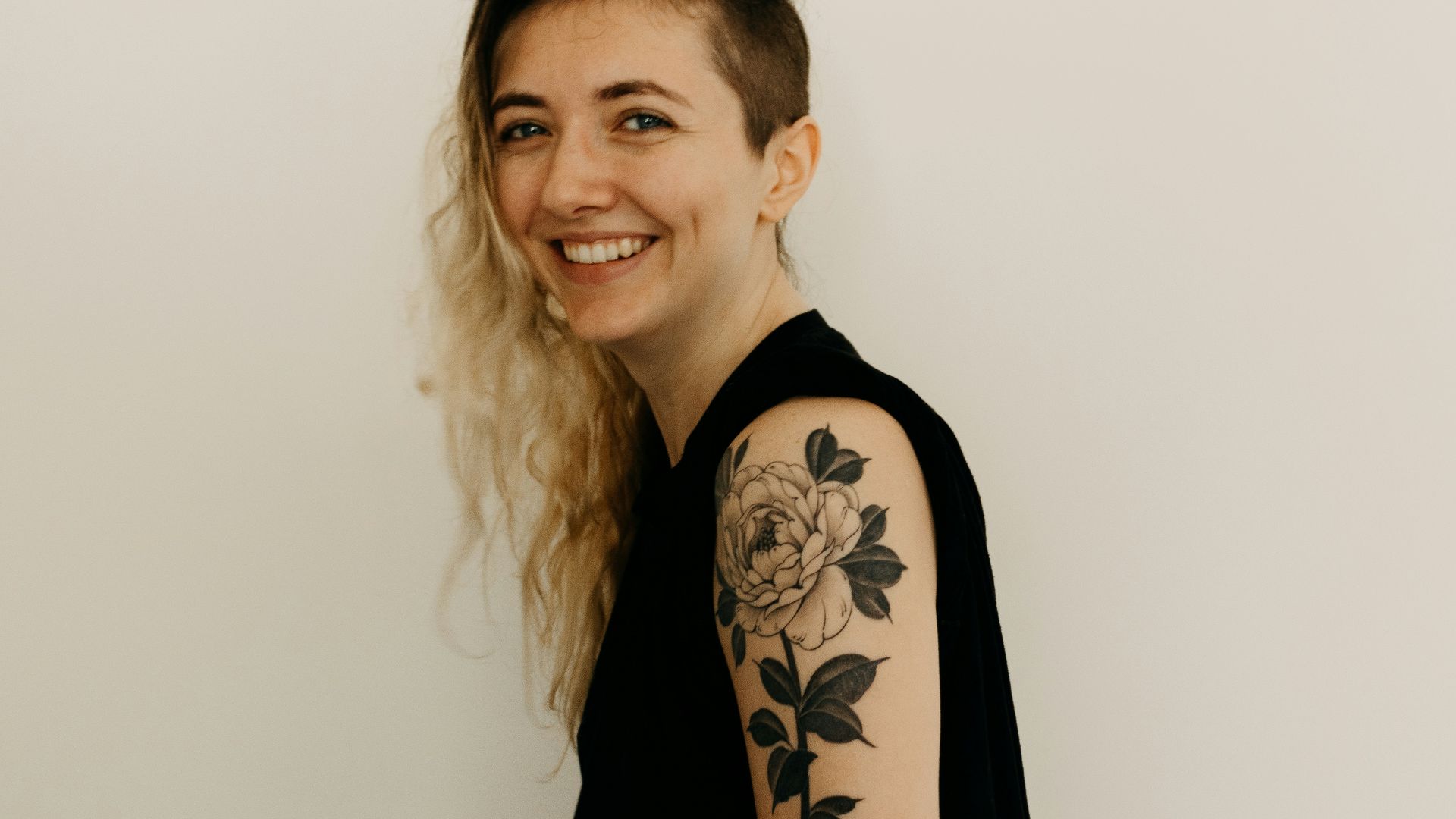 8. Petit tatouage sur l'épaule