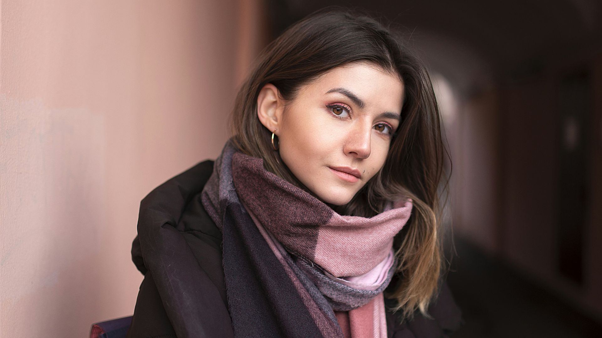 8. Charbon et rose poudré