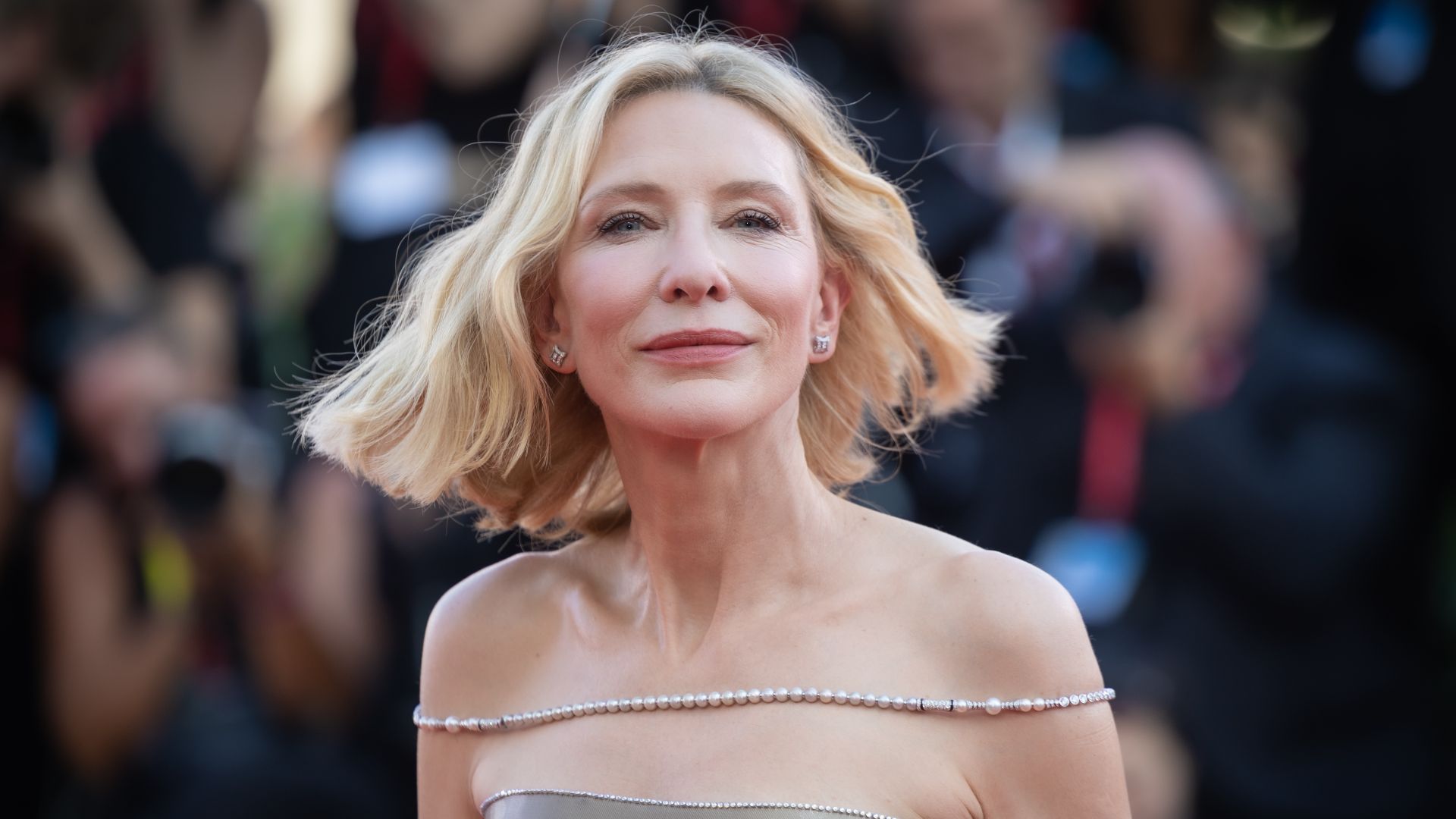 12. Cate Blanchett dans le rôle de la reine Élisabeth Ire