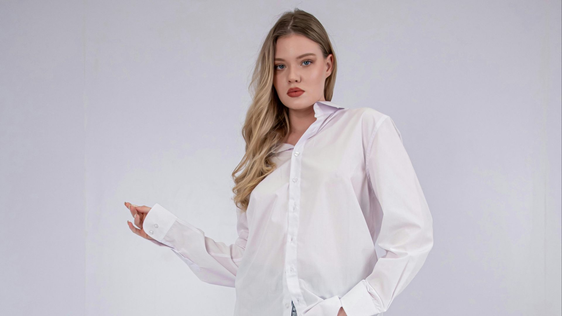 7. La chemise oversize boutonnée