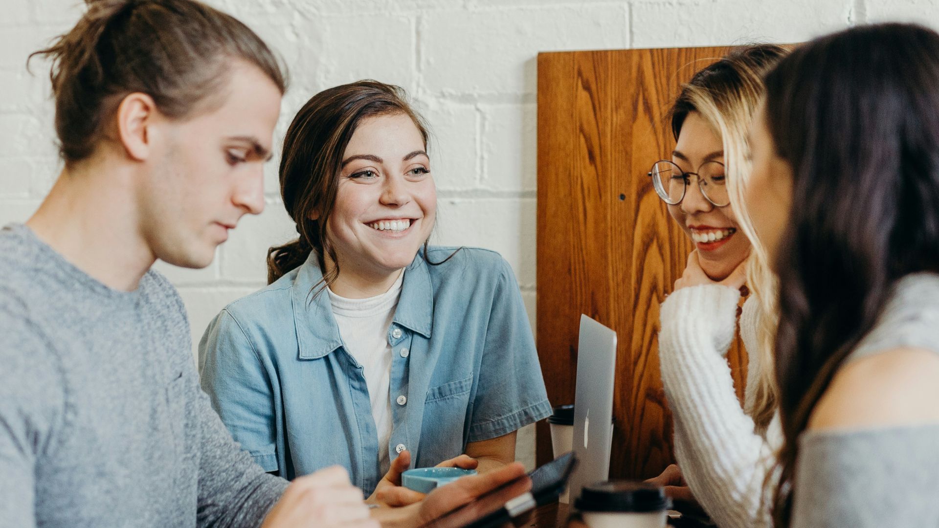 6. Interrompre les gens avant qu'ils aient fini leur phrase