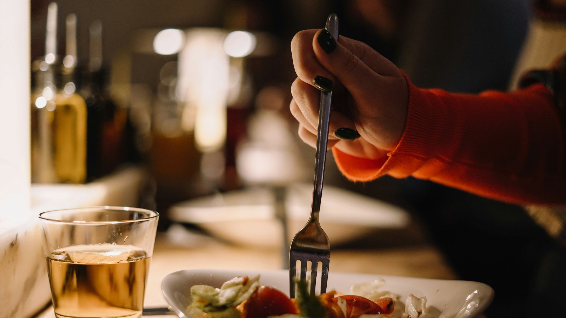 9. Manger tard le soir entraîne automatiquement une prise de poids