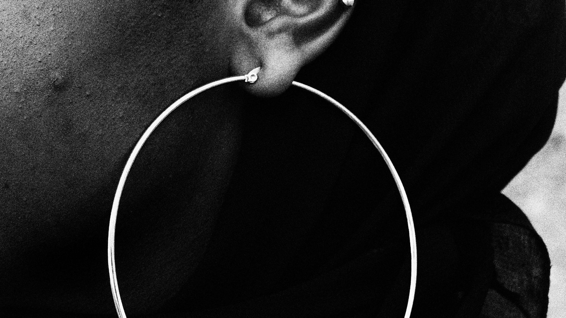 4. Boucles d'oreilles créoles extra-larges