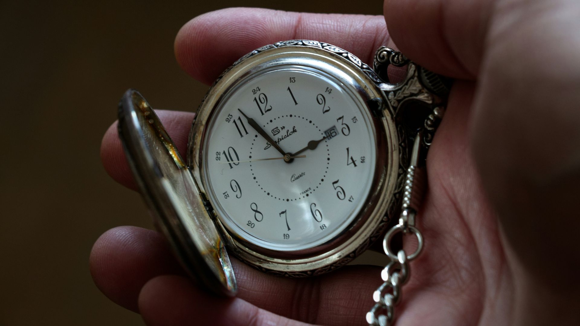 13. Une montre