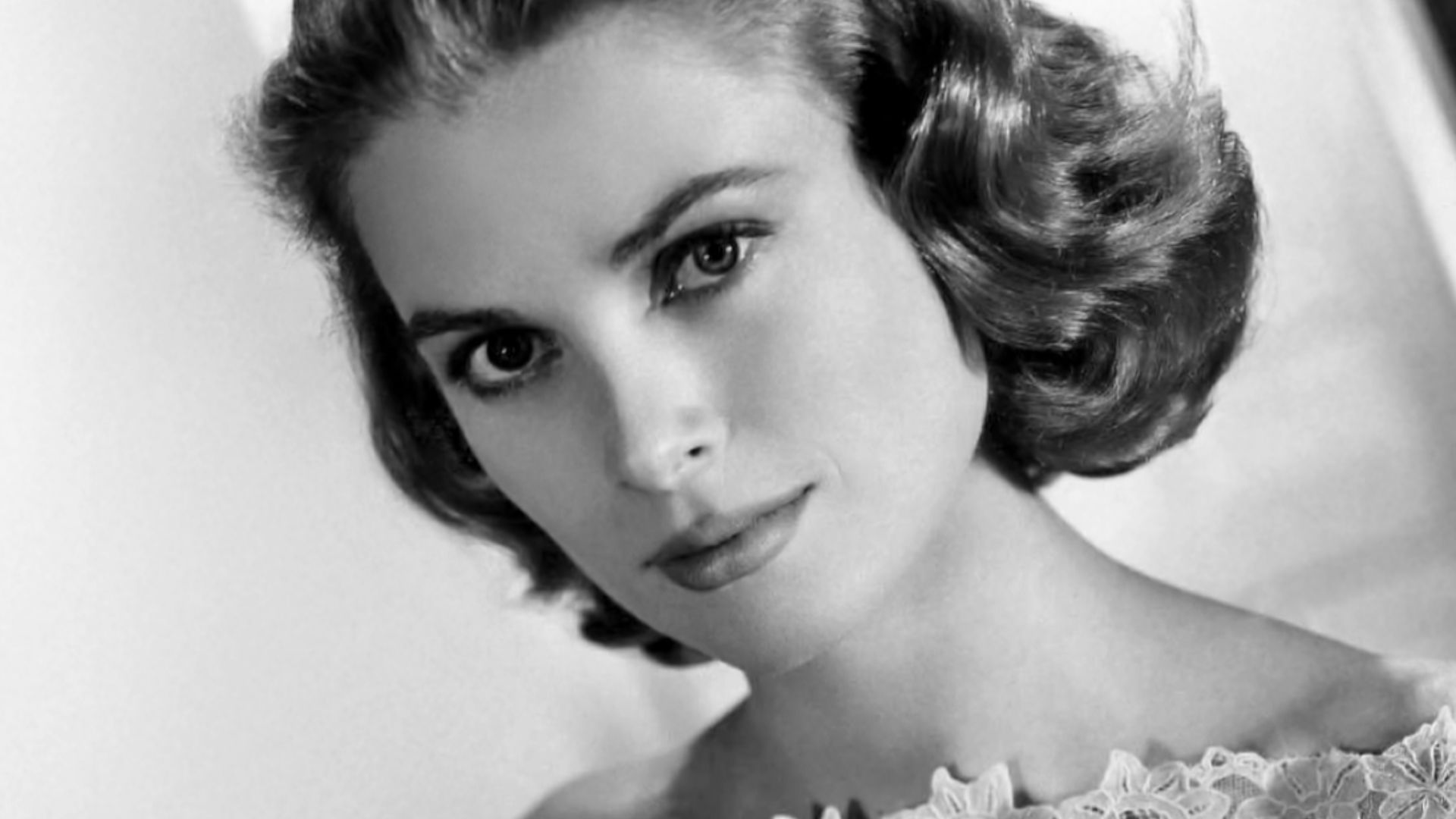 2. La robe en dentelle de Grace Kelly