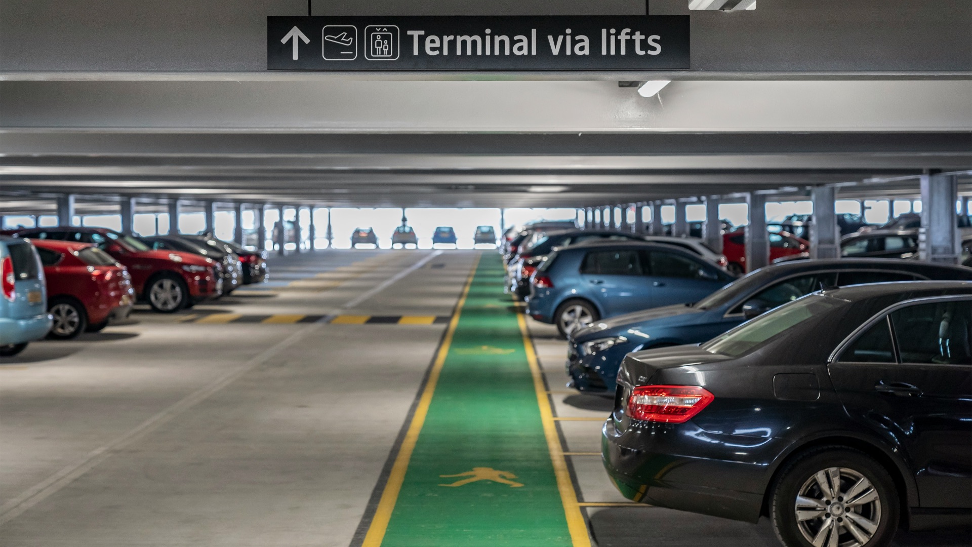 1. Le stationnement à l'aéroport peut coûter cher