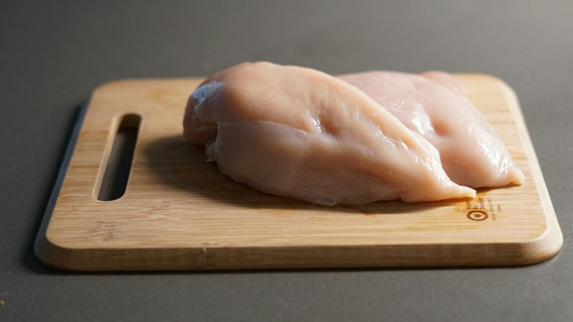 3. Le blanc de poulet est maigre et facile à cuisiner
