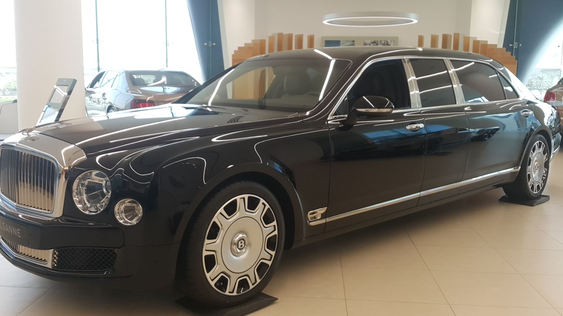 2. Bentley Mulsanne Grand Limousine par Mulliner