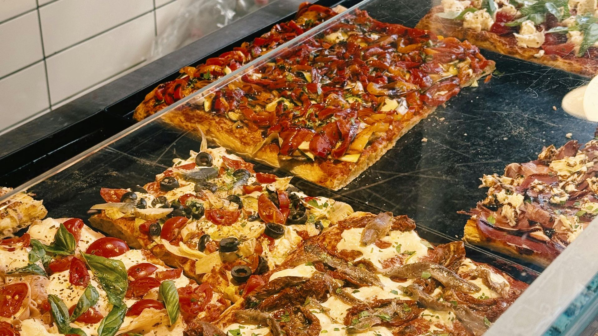 7. Pizza de la cantine scolaire