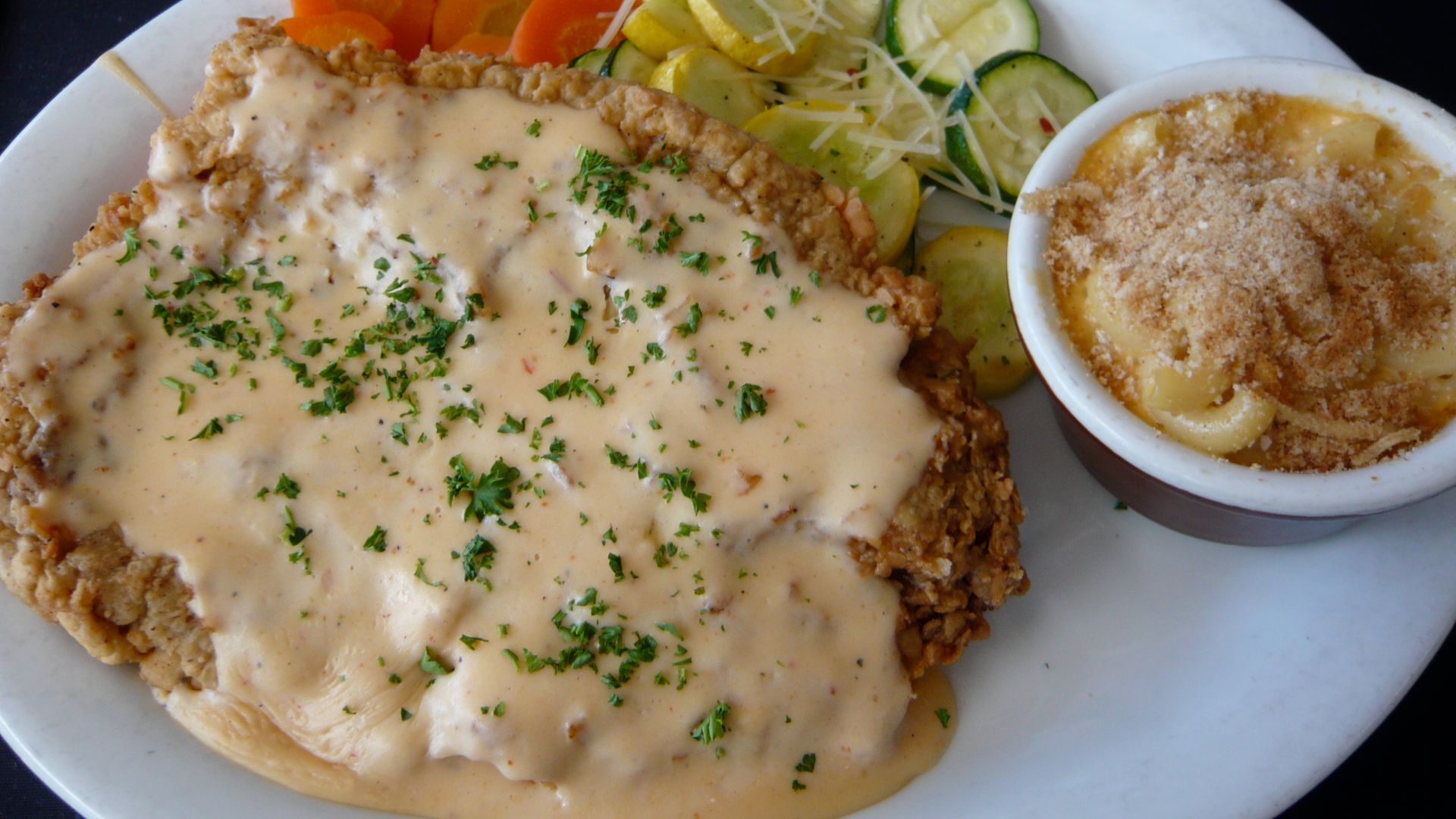 16. Steak pané à la mode du Sud avec sauce blanche