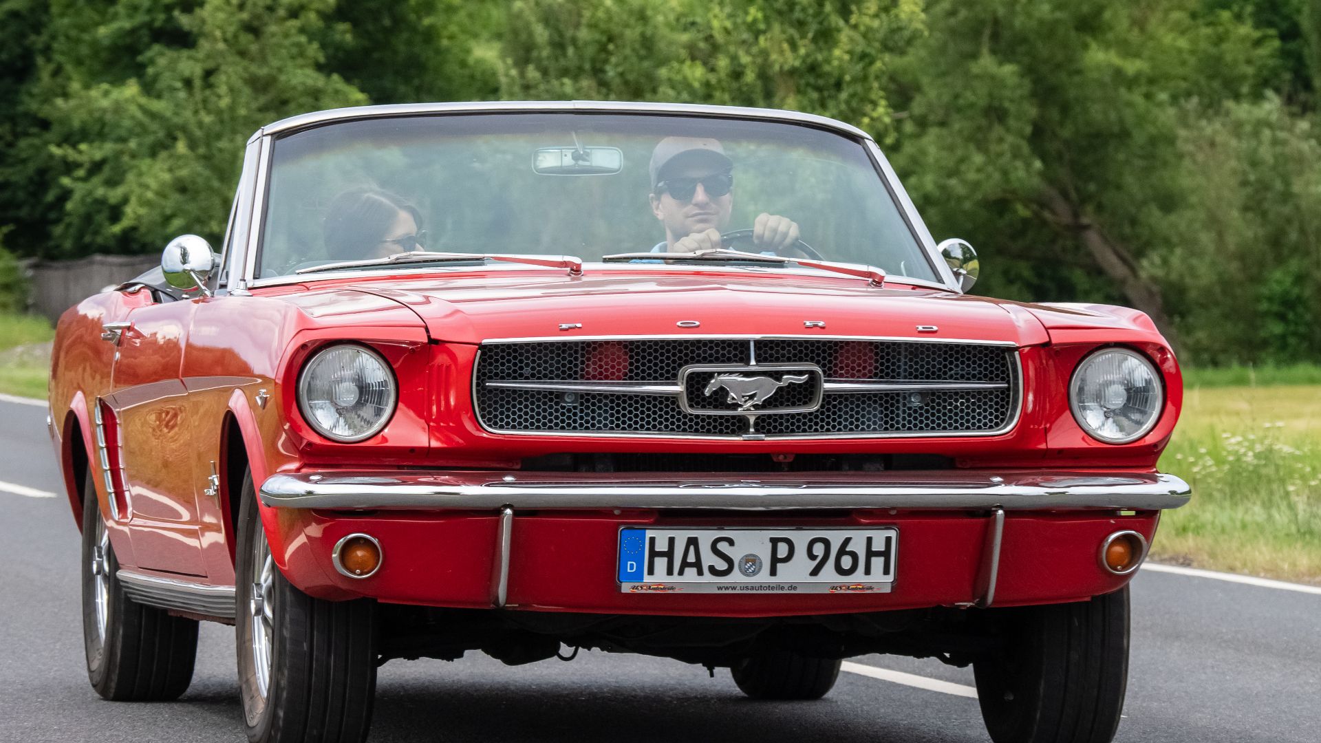 2. Ford Mustang Cabriolet