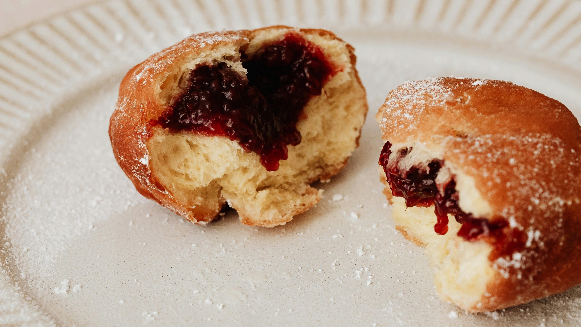 14. Beignets fourrés à la crème ou à la crème pâtissière