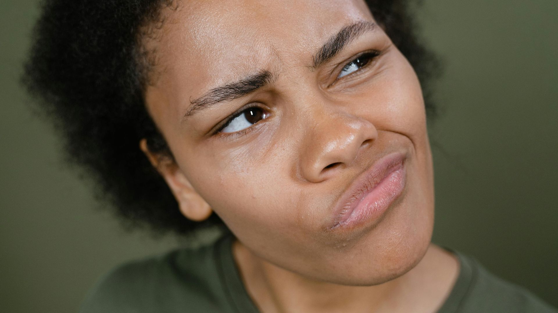 3. Elle fait des compliments ambigus