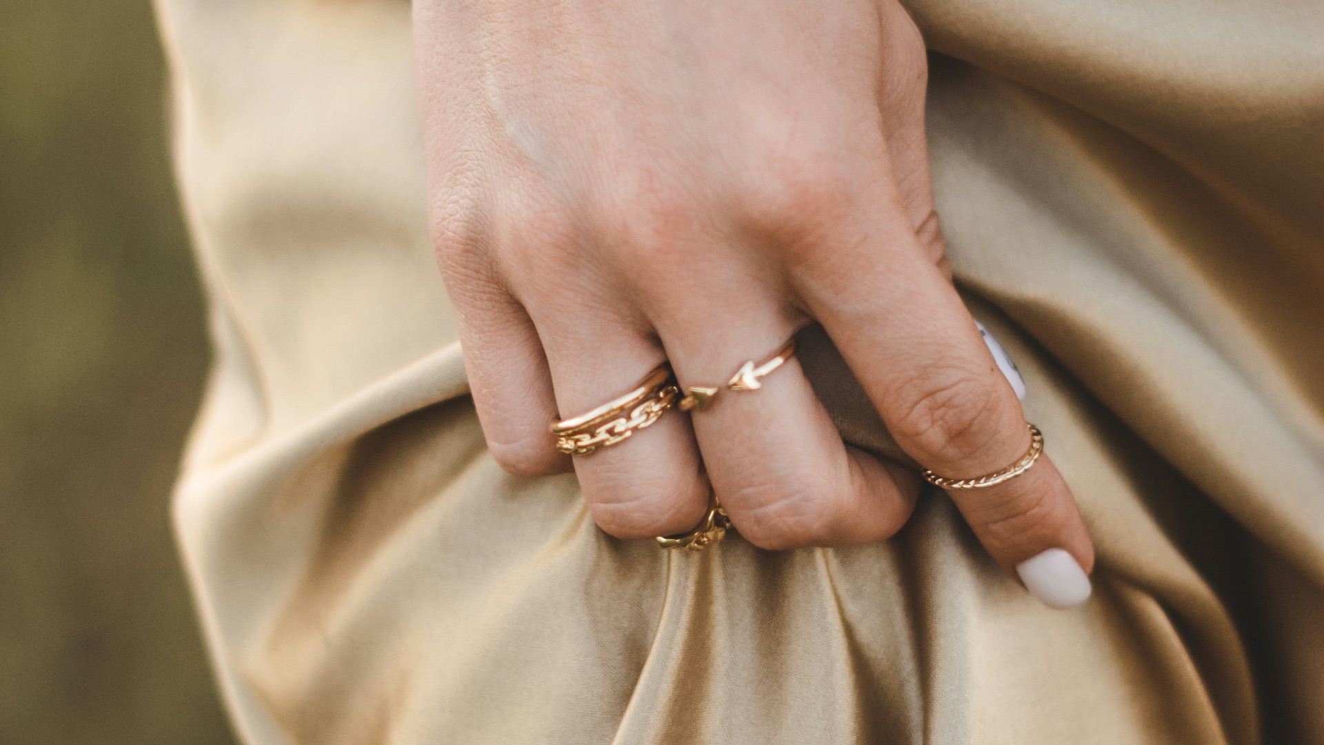 13. Portez le moins de bijoux possible