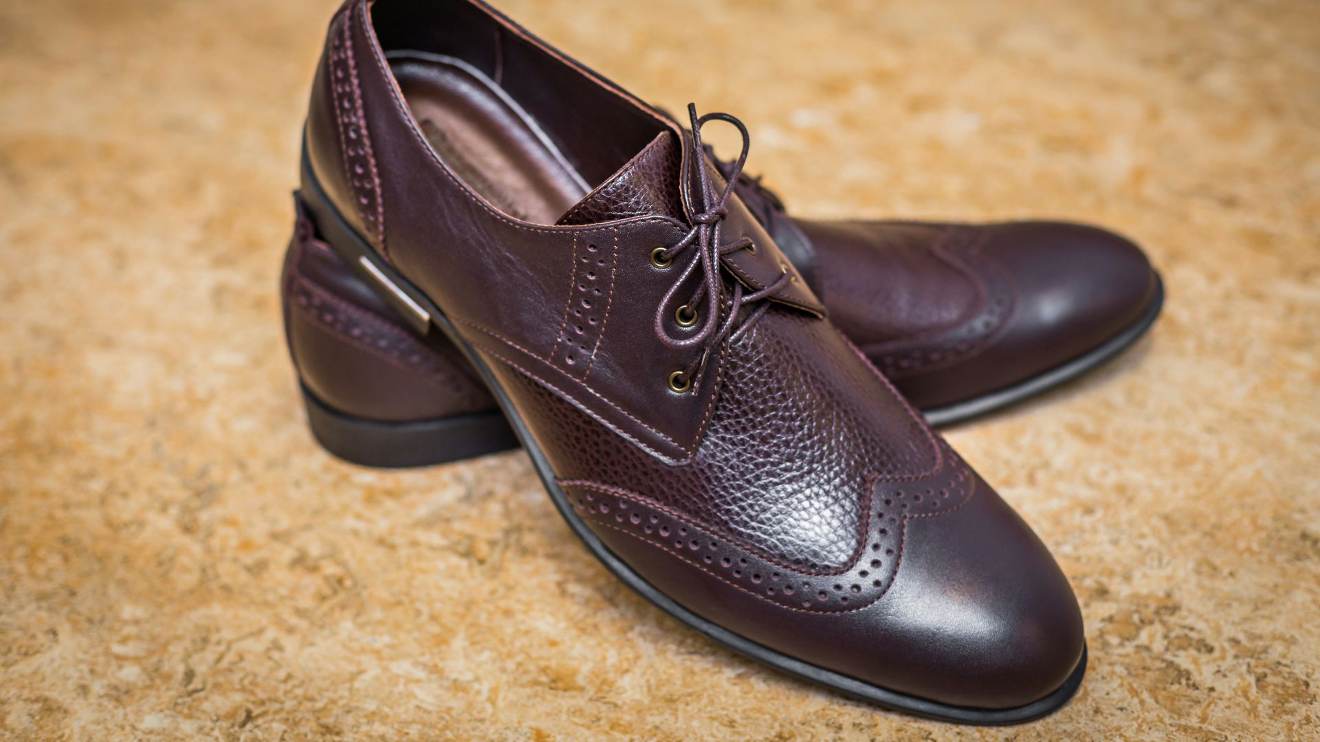 2. Chaussures cirées