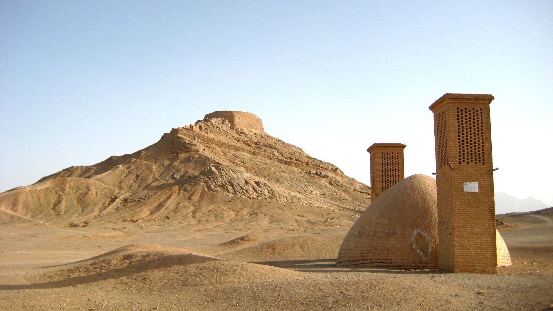 7. Les tours du silence zoroastriennes