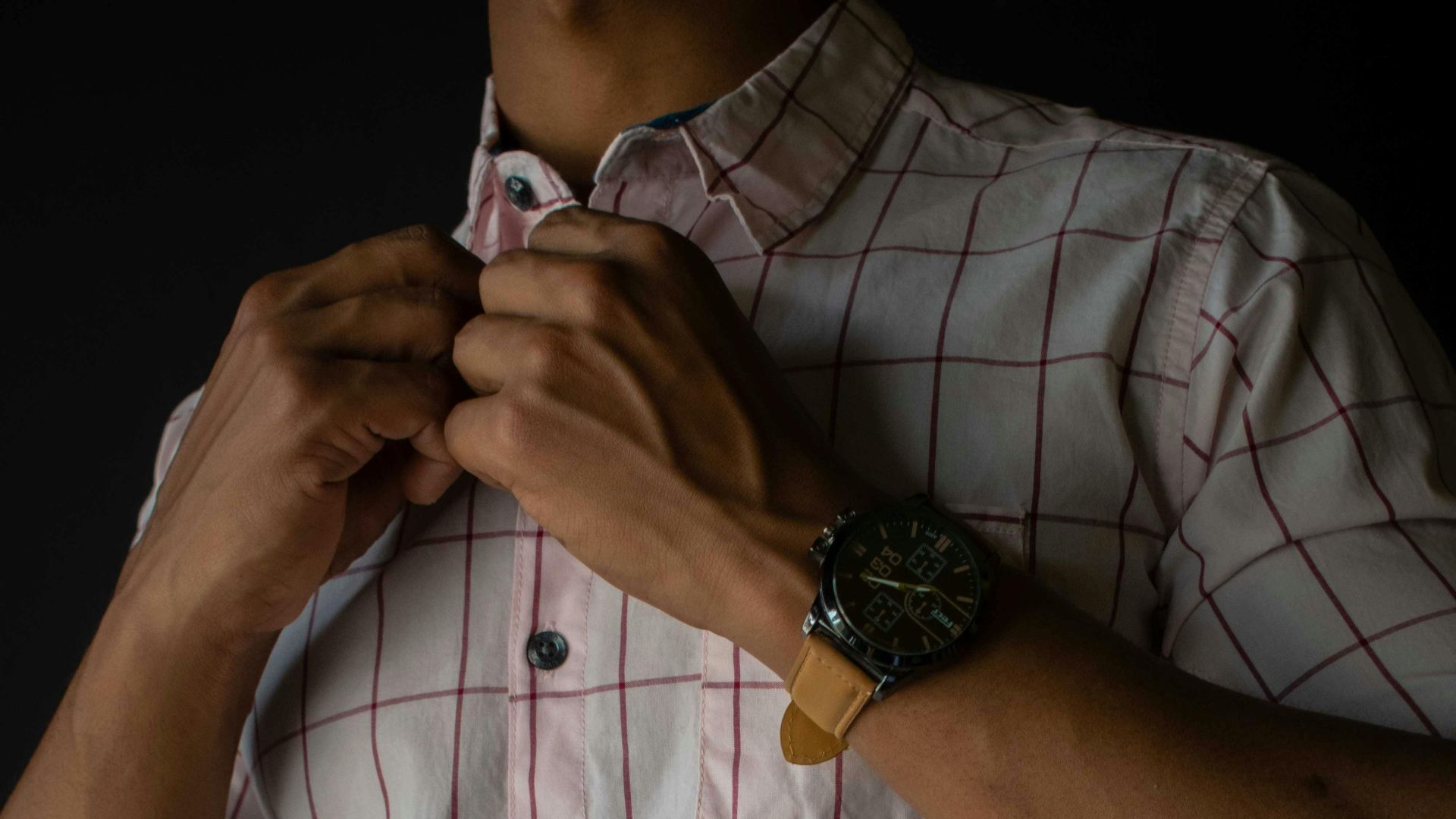 5. La chemise froissée à boutons