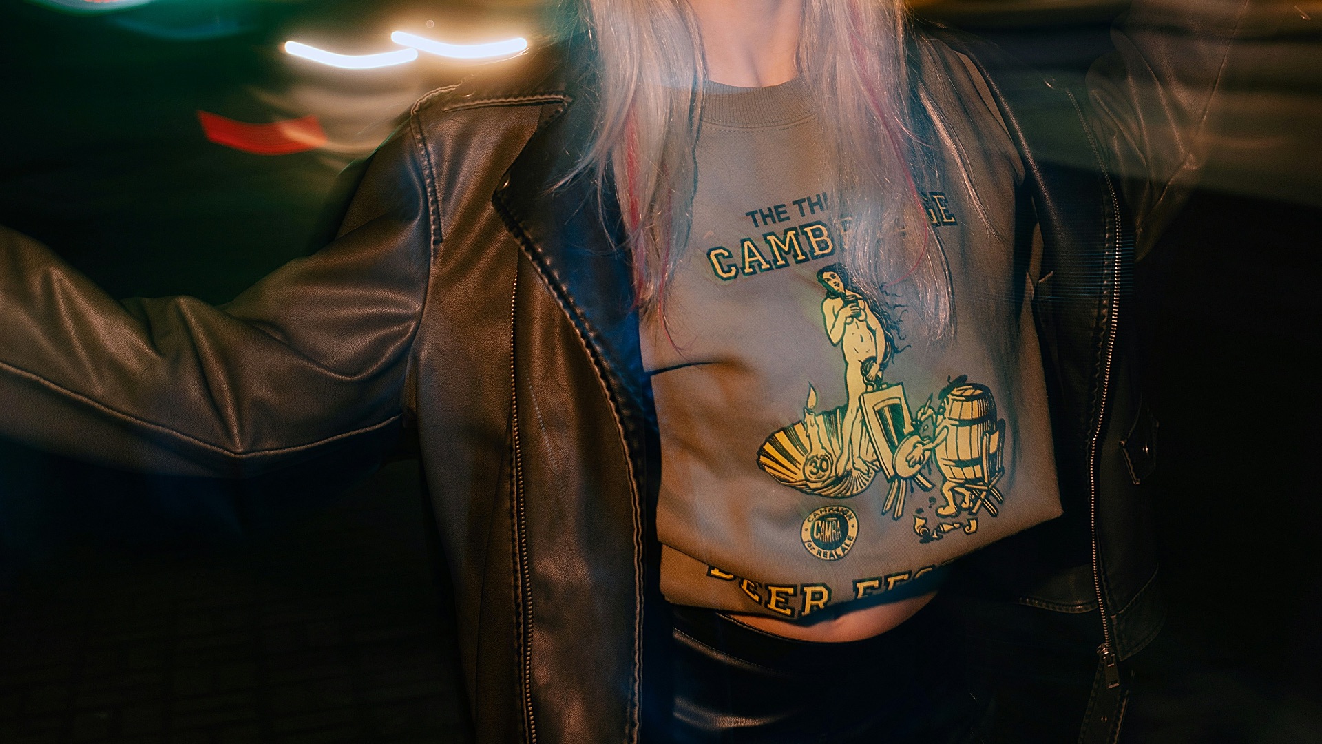 4. Un pantalon court et un t-shirt graphique confortable