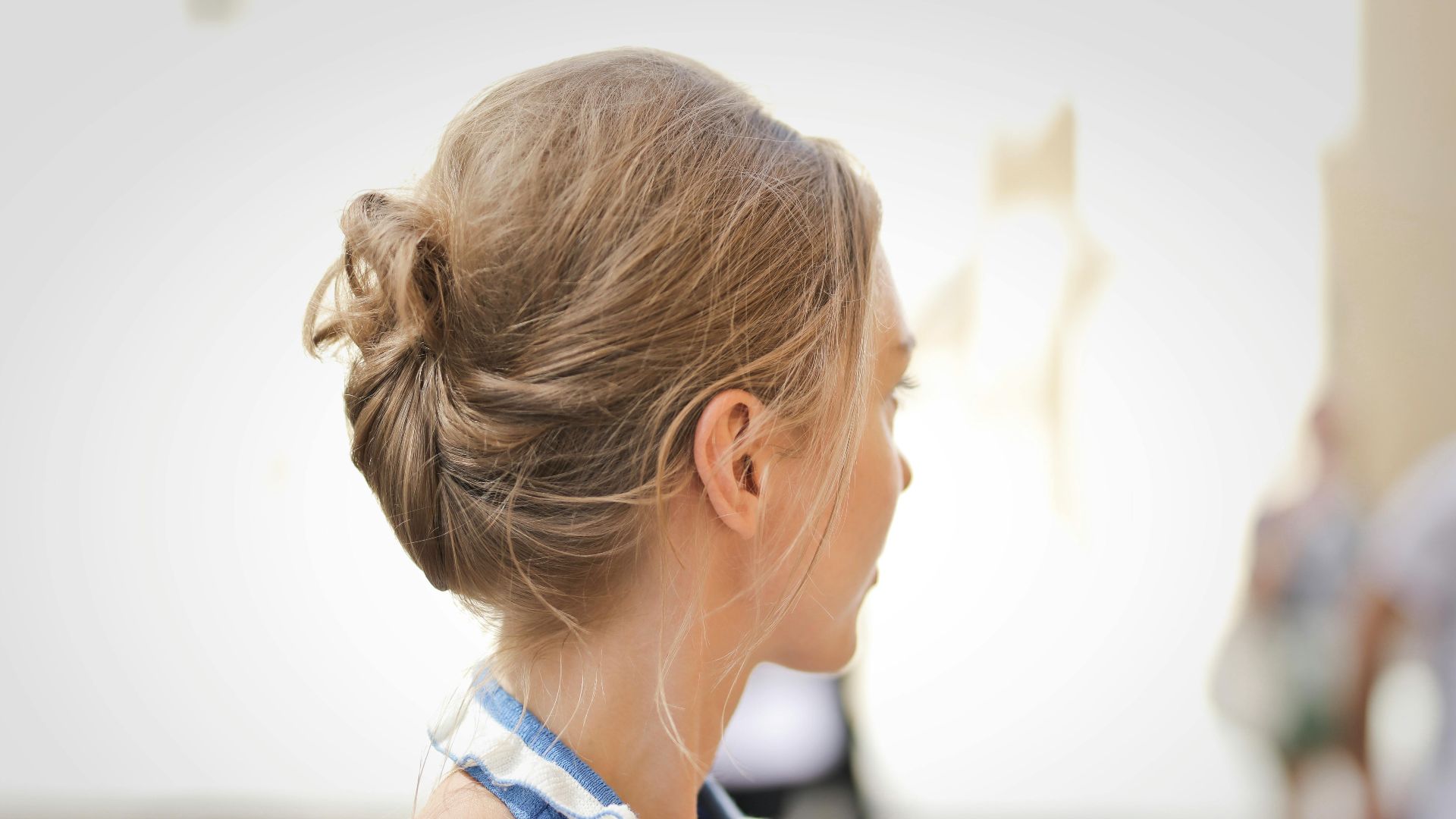 8. Chignon bas argenté