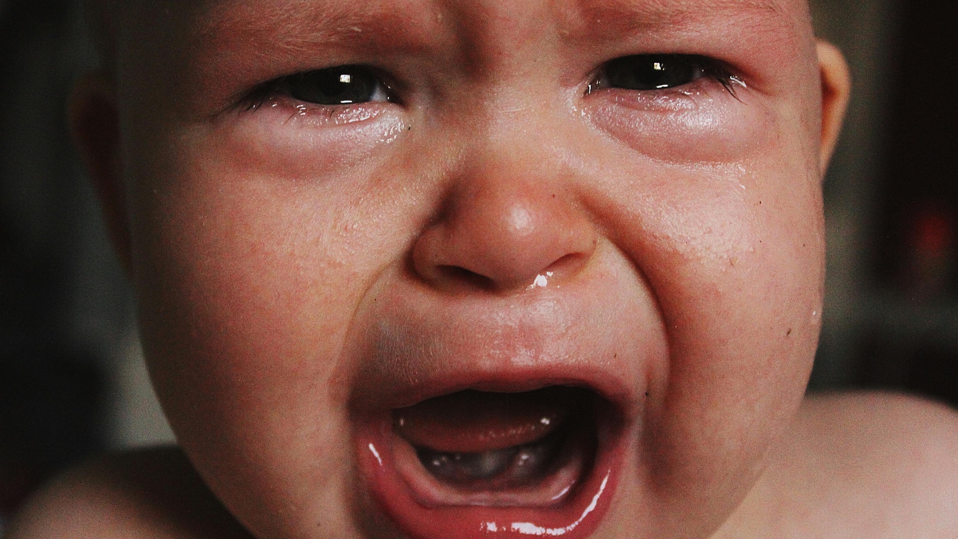 4. Un enfant qui pleure ou qui est bouleversé