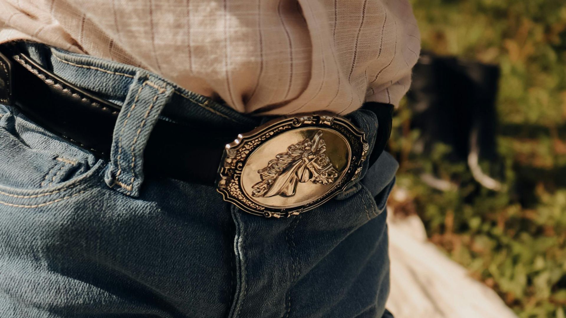 3. Une boucle de ceinture qui tente d'animer la soirée