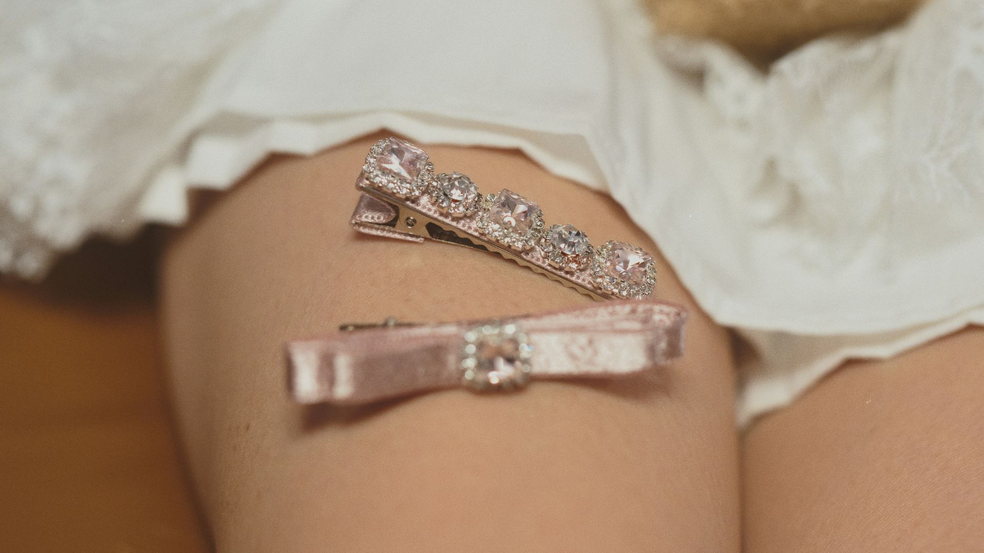 14. Barrettes à strass