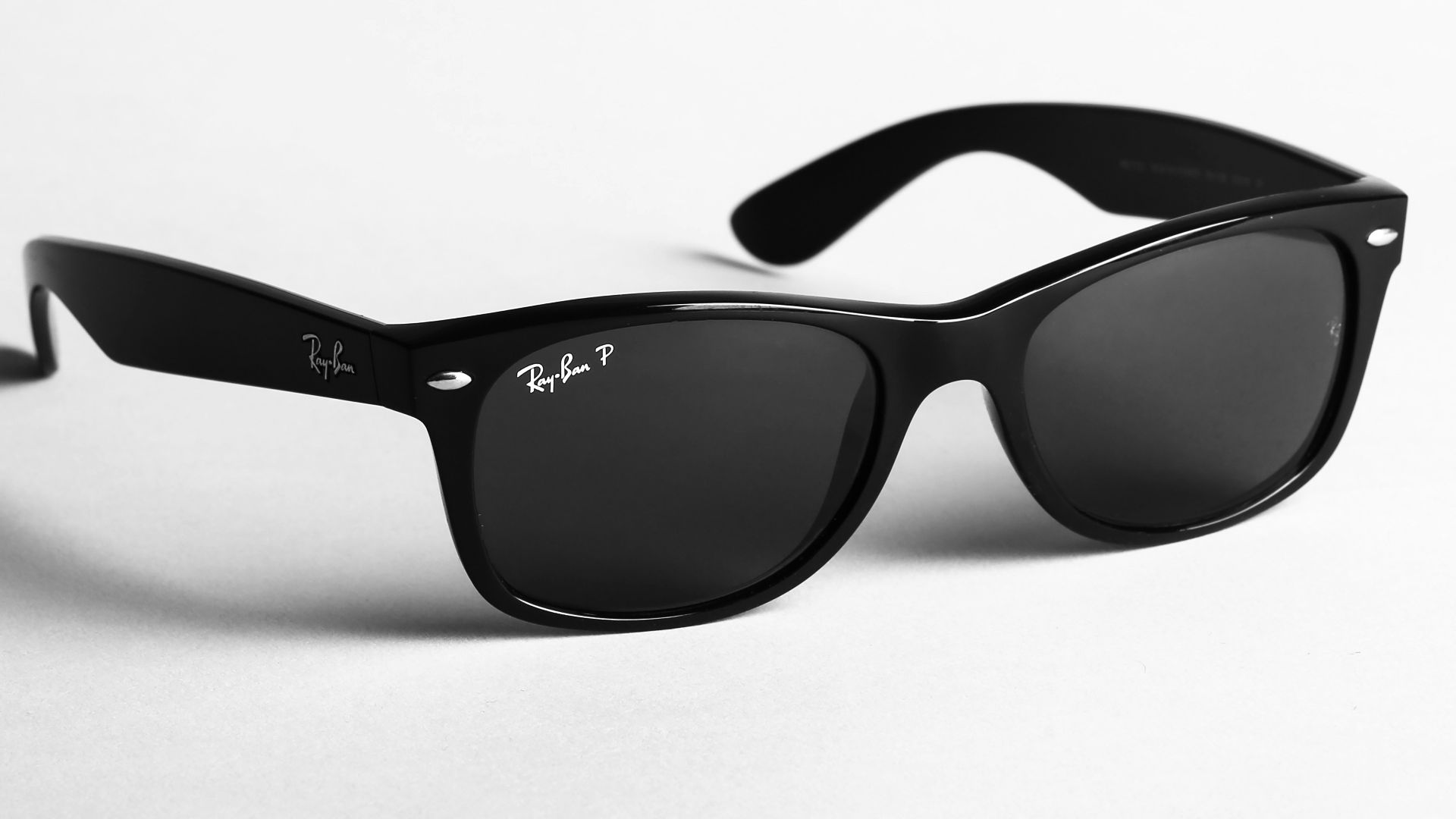 17. De petites lunettes de soleil à l'intérieur