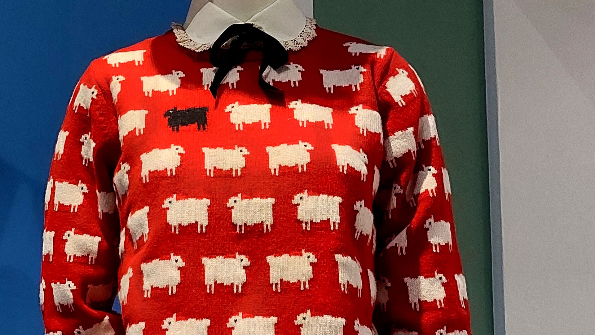 9. Le pull « Black Sheep » de la princesse Diana