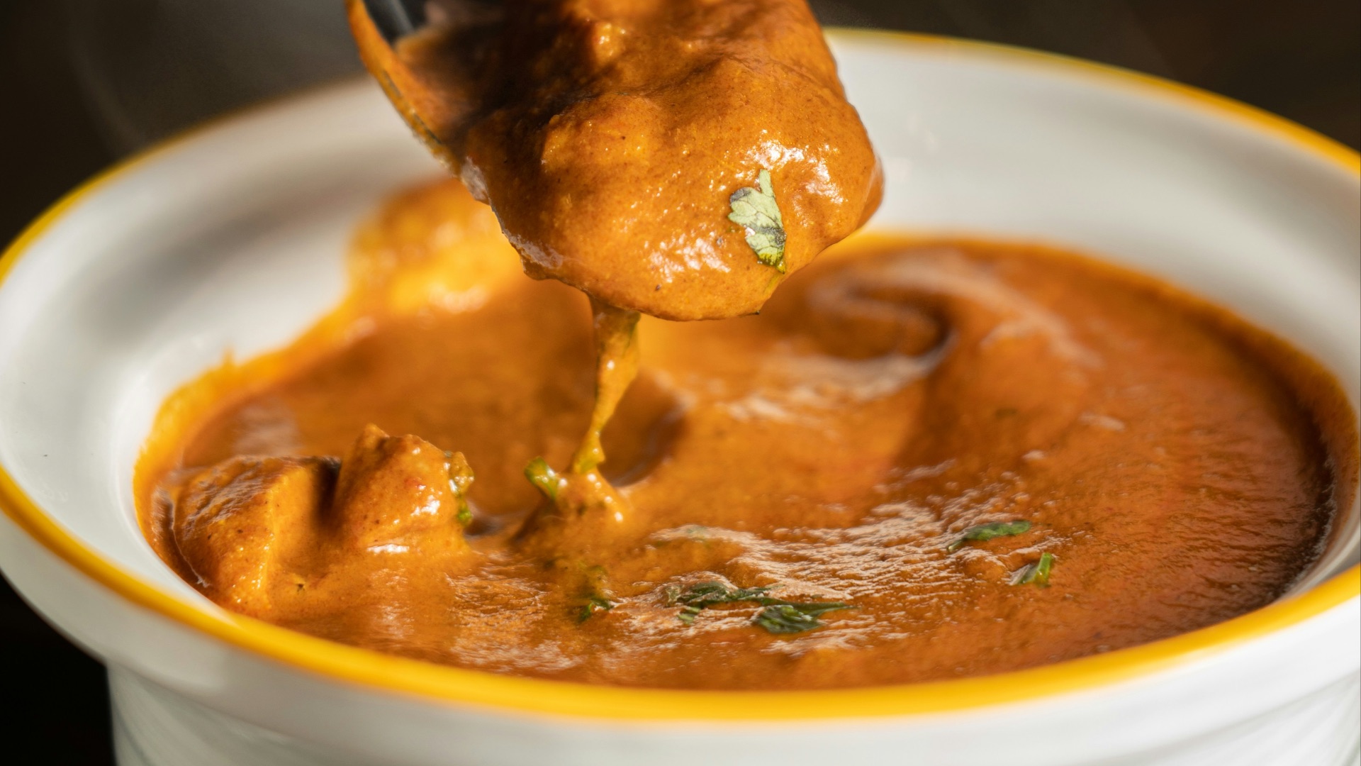 9. Les plats en sauce qui se renversent facilement