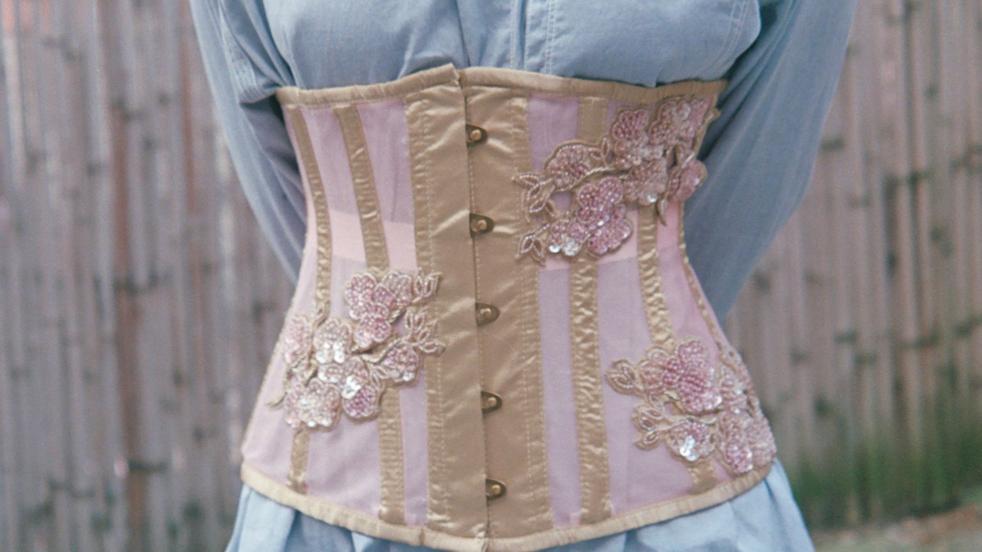 20. Hauts corset extrêmes