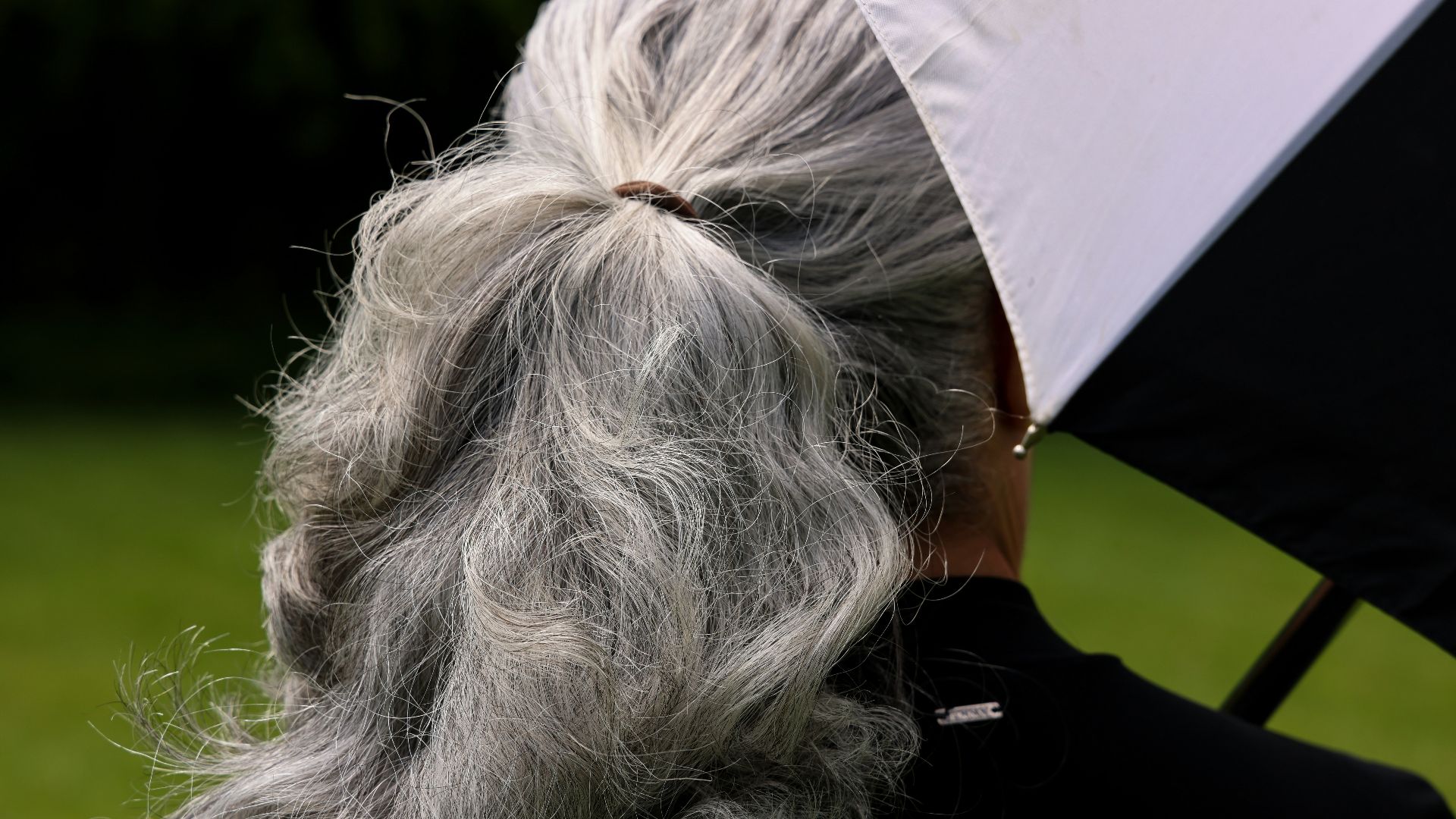 4. Cheveux longs aux pointes clairsemées