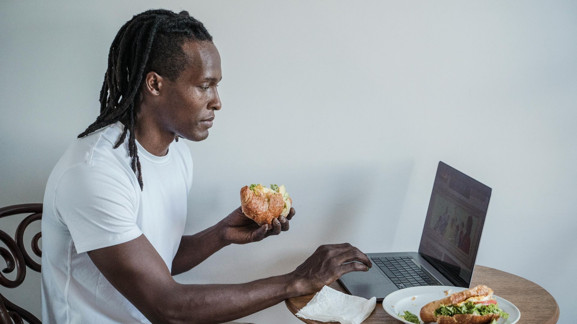 15. Réduire les distractions pendant les repas