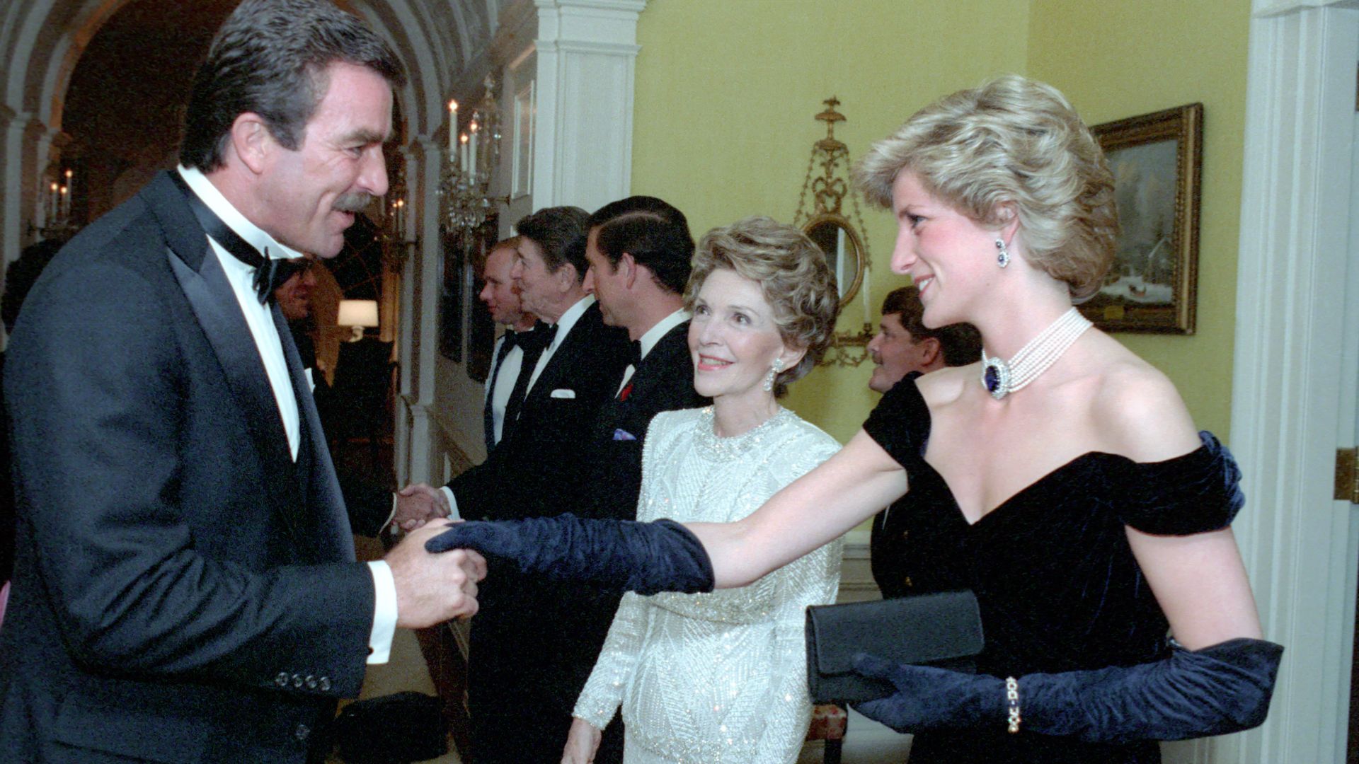8. La robe de soirée signée Jacques Azagury portée par la princesse Diana