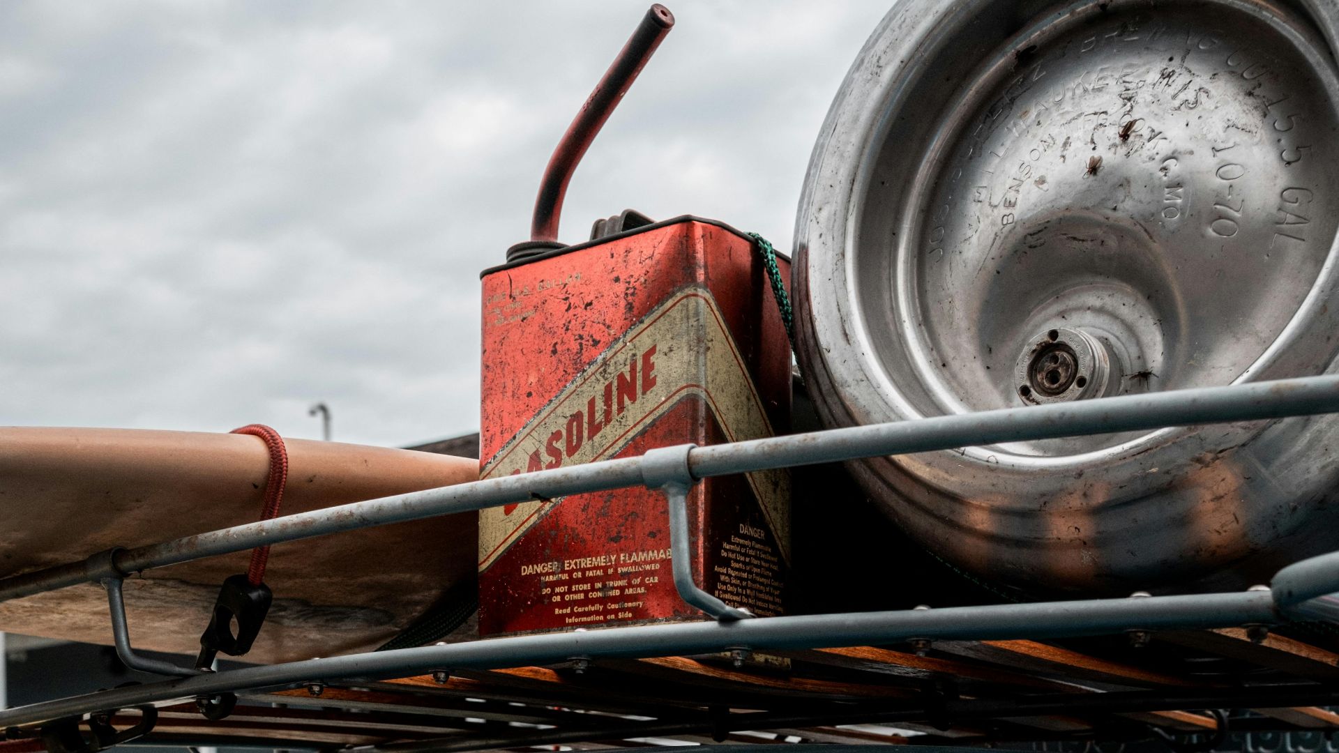 5. Bidons de carburant et produits chimiques