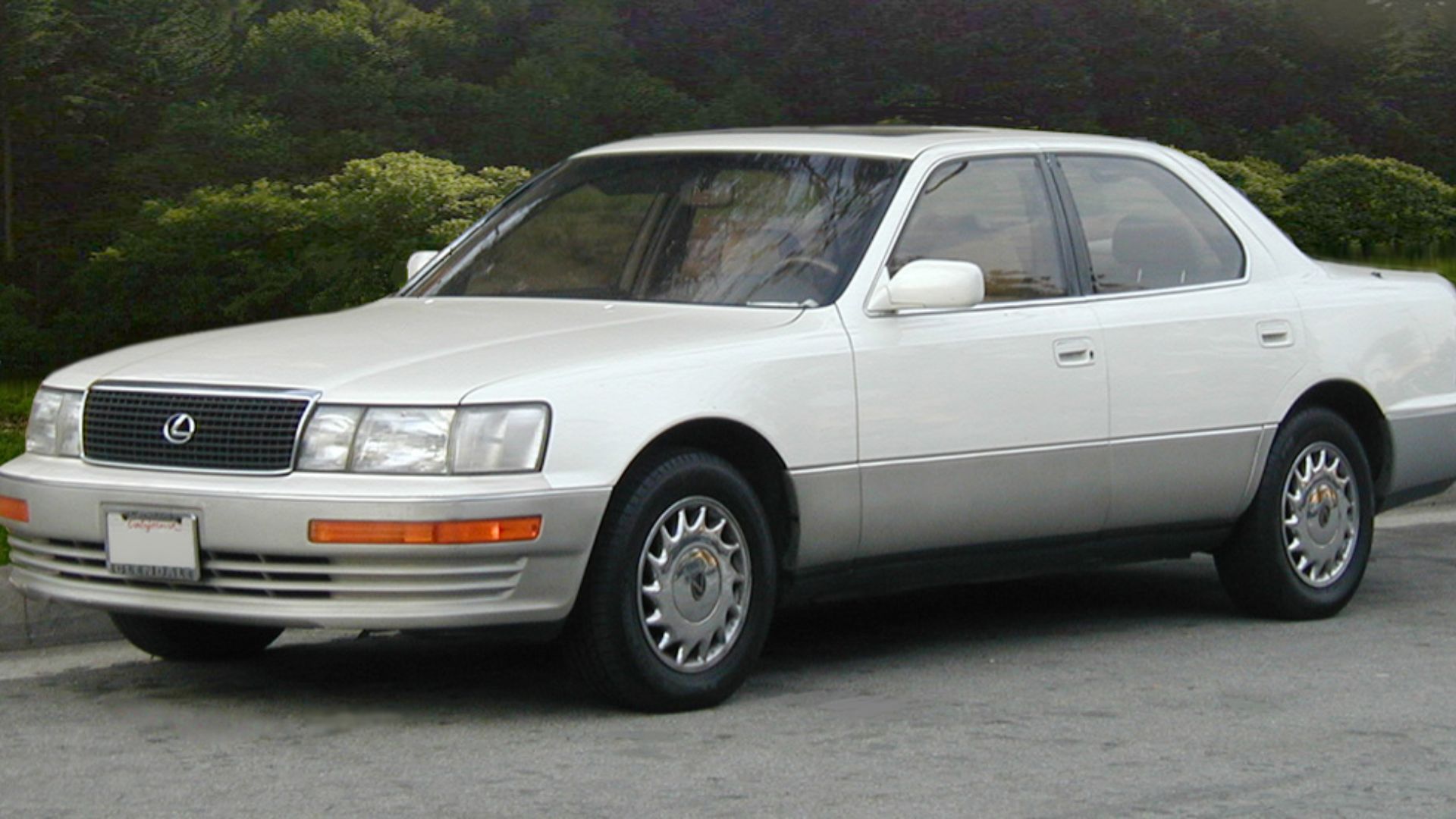 1. Lexus LS 400