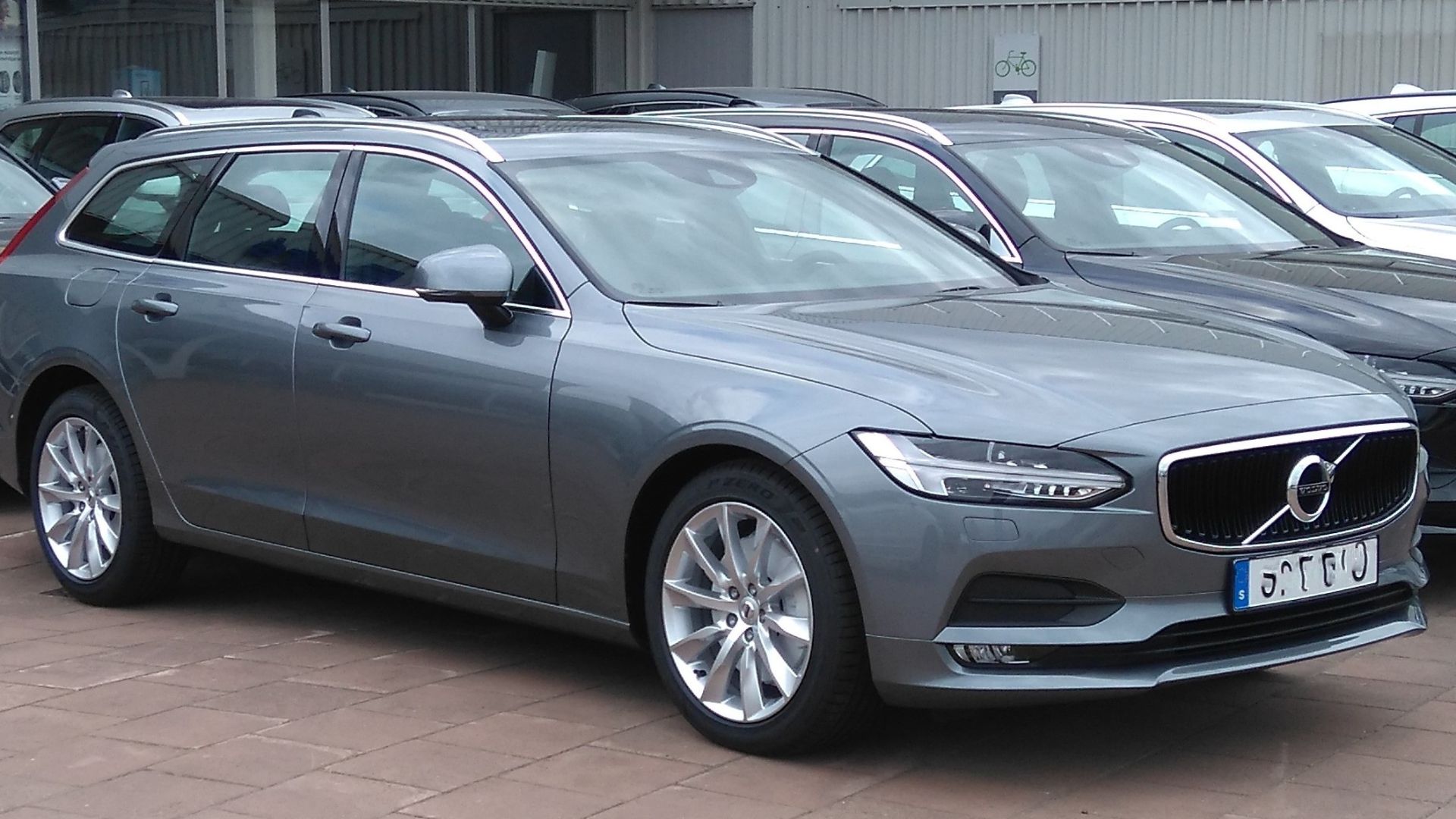 10. Volvo V90