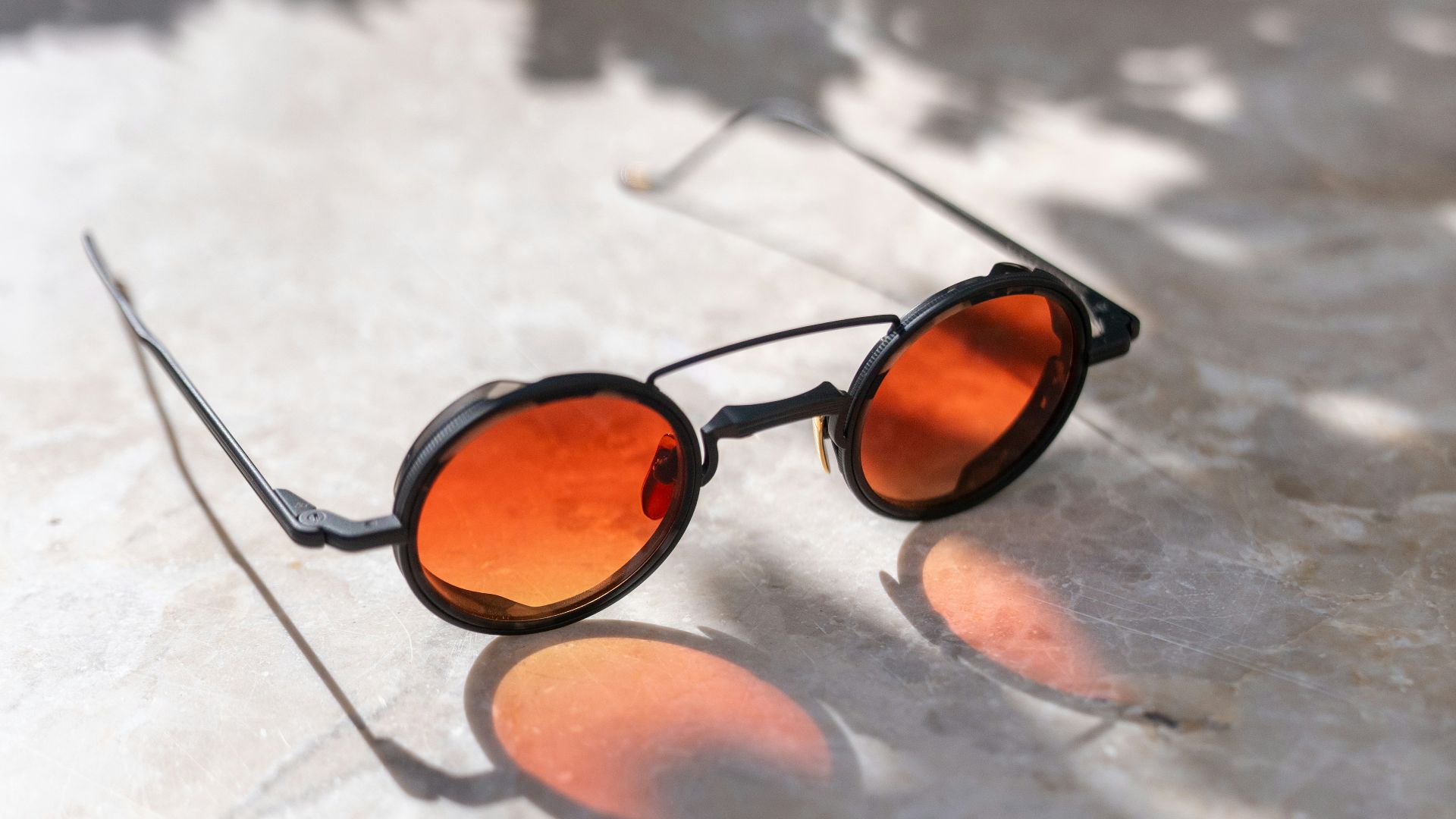 1. Petites lunettes de soleil