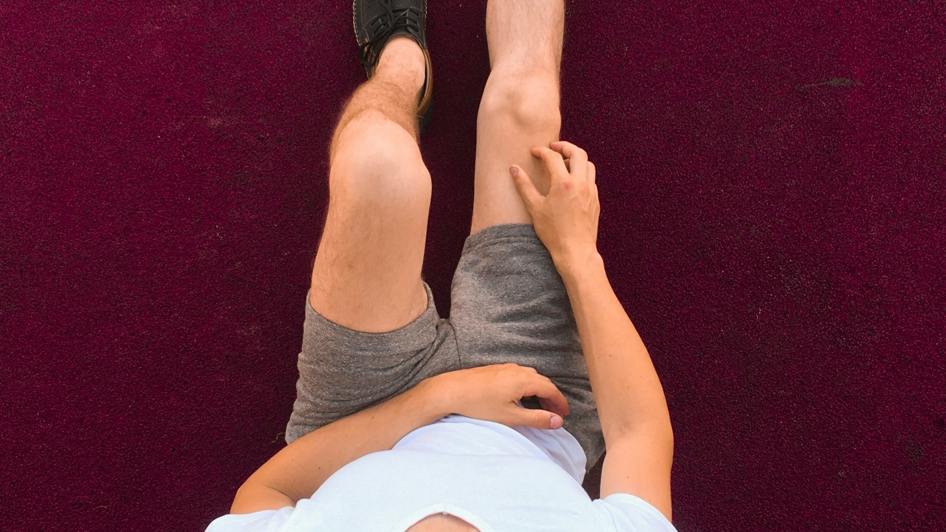 3. Levées de genoux en position assise