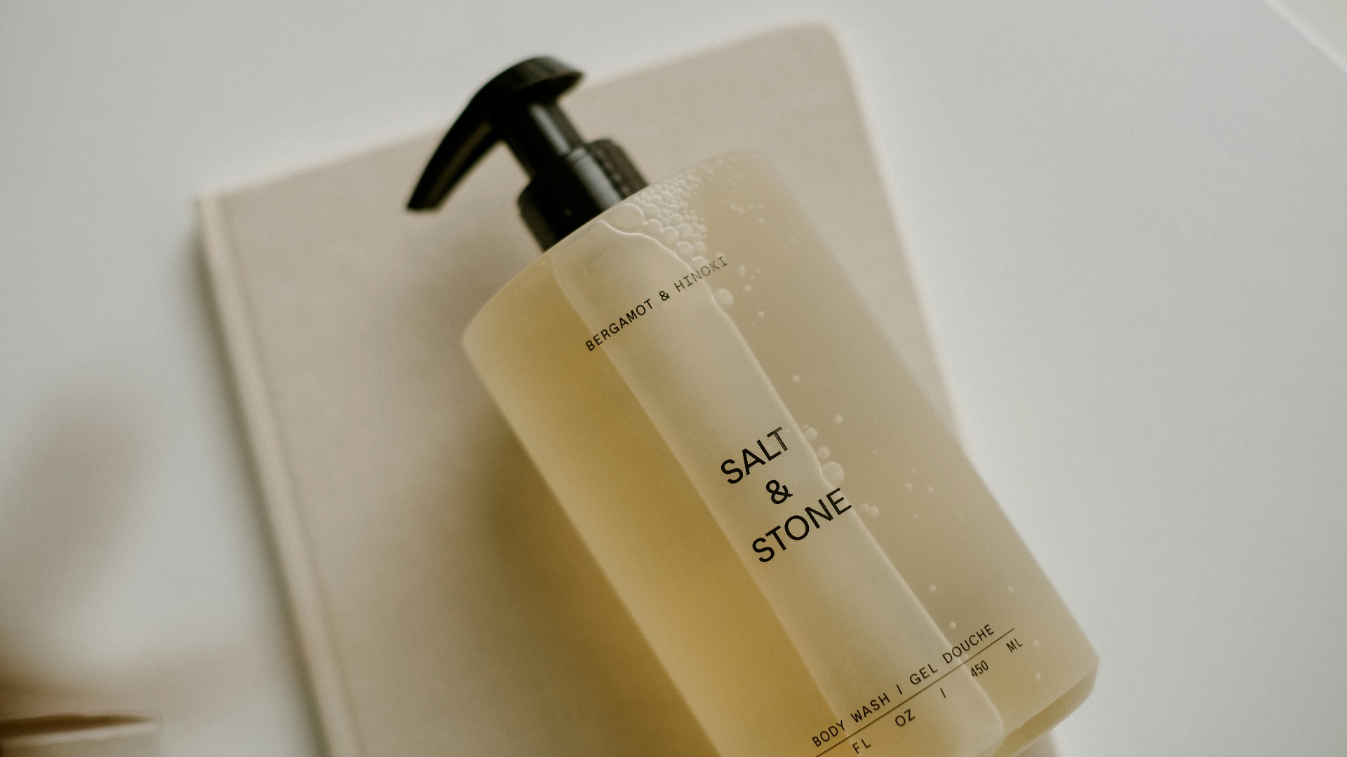 9. Il est disponible dans une gamme plus large de parfums
