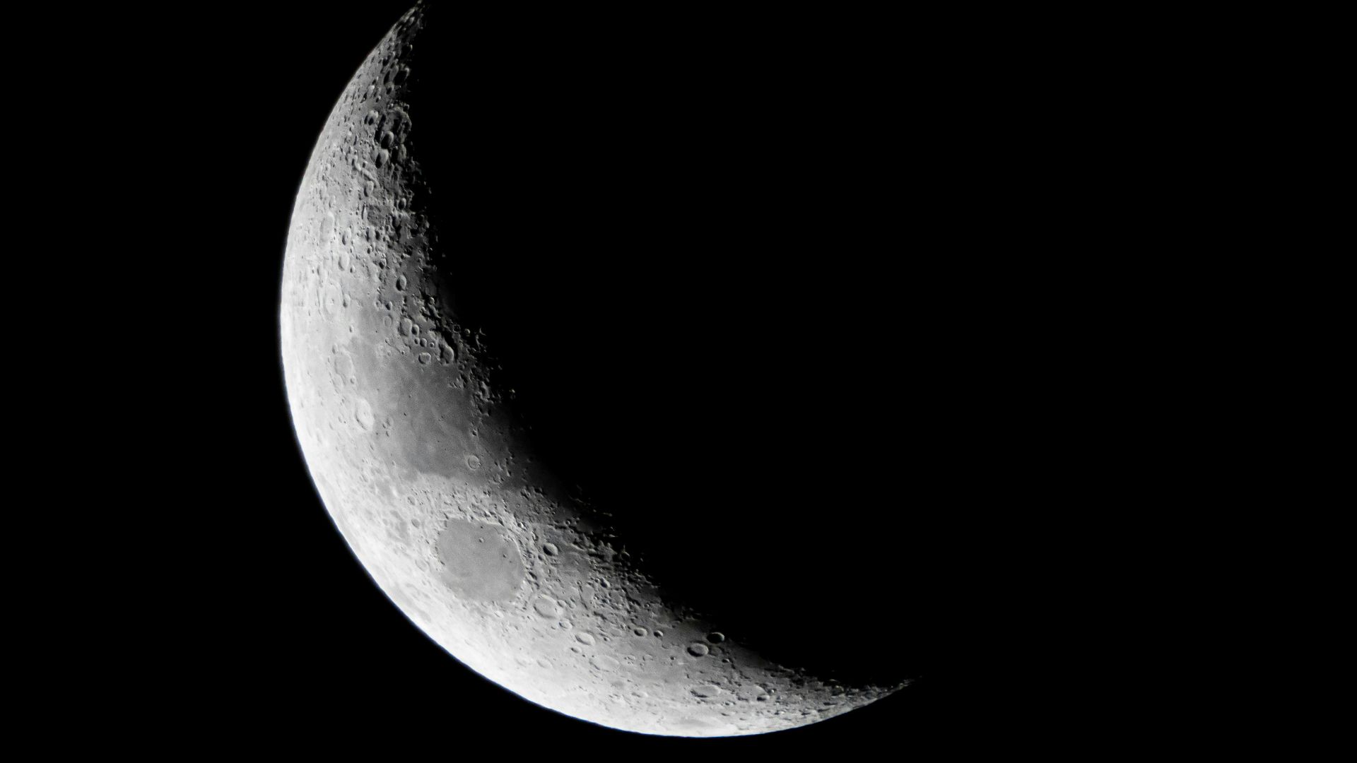12. Silhouette d'un croissant de lune