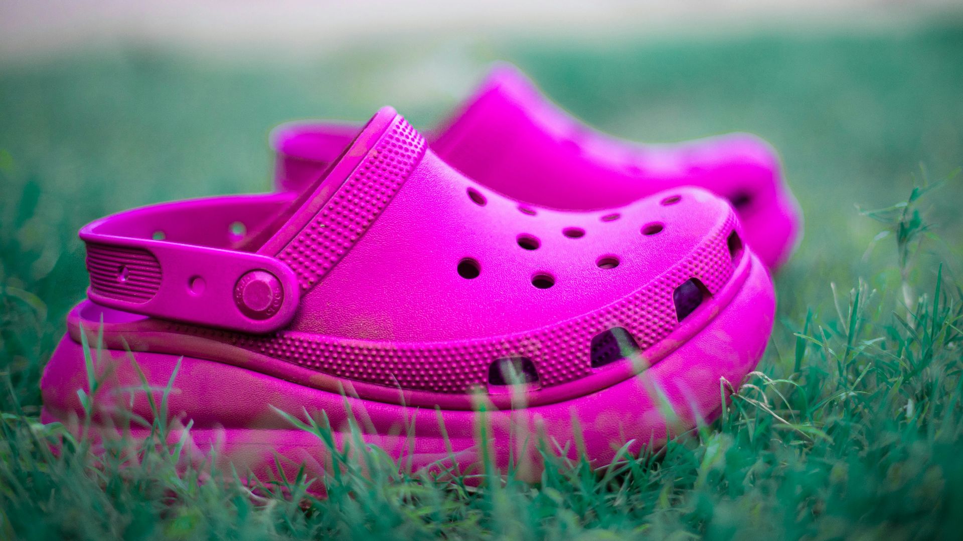 4. Crocs à semelles compensées
