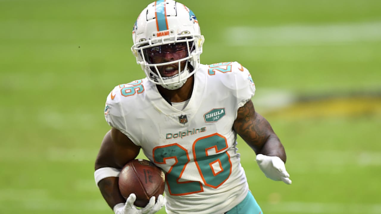 The Bears sign a former Dolphin
