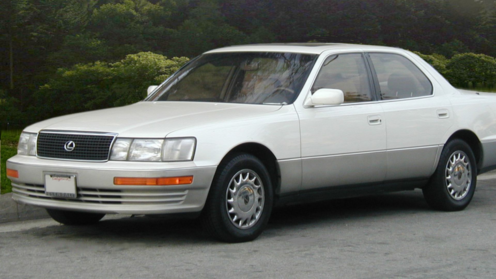 4. Lexus LS 400