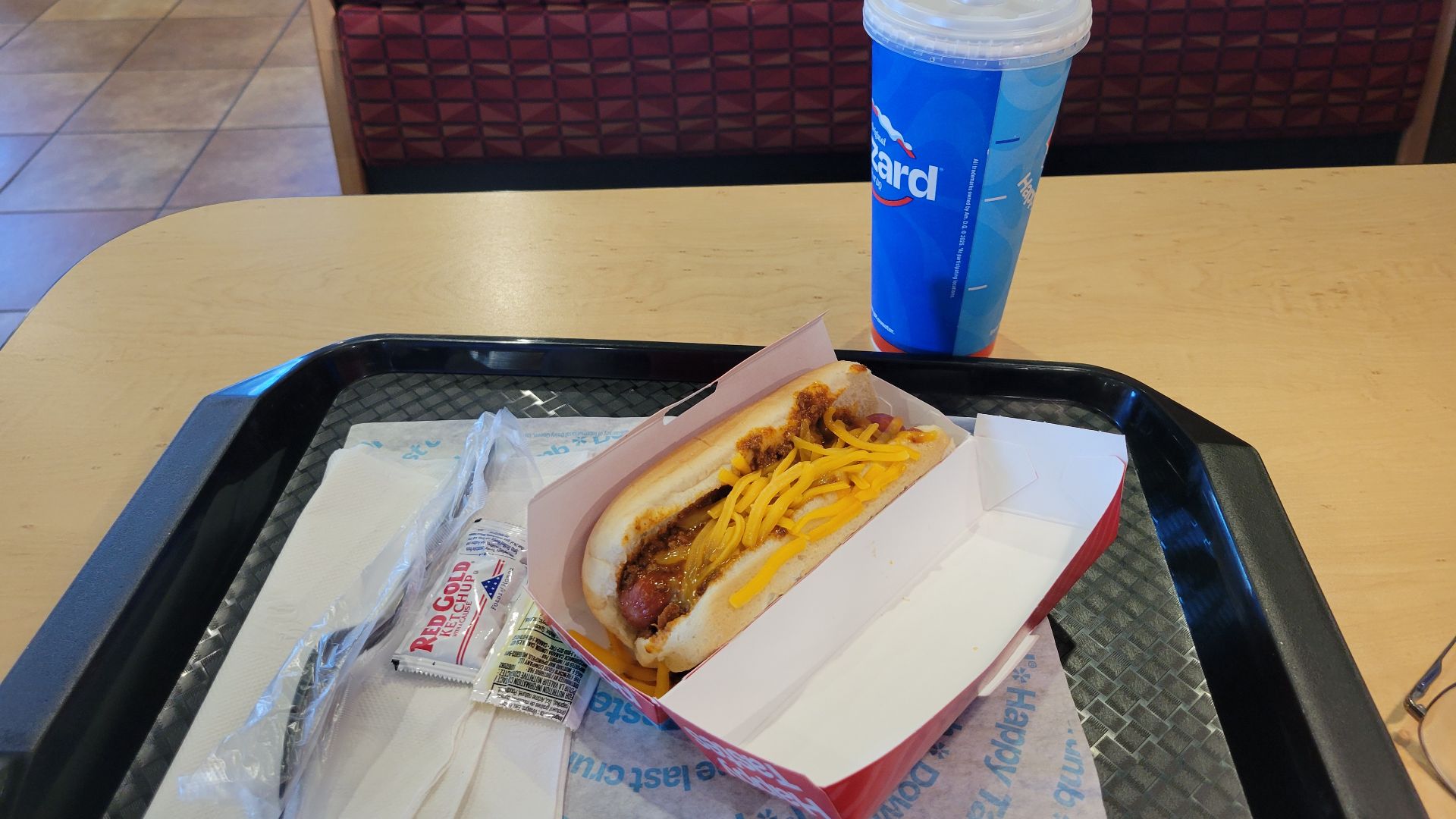 8. Hot-dog au chili et au fromage