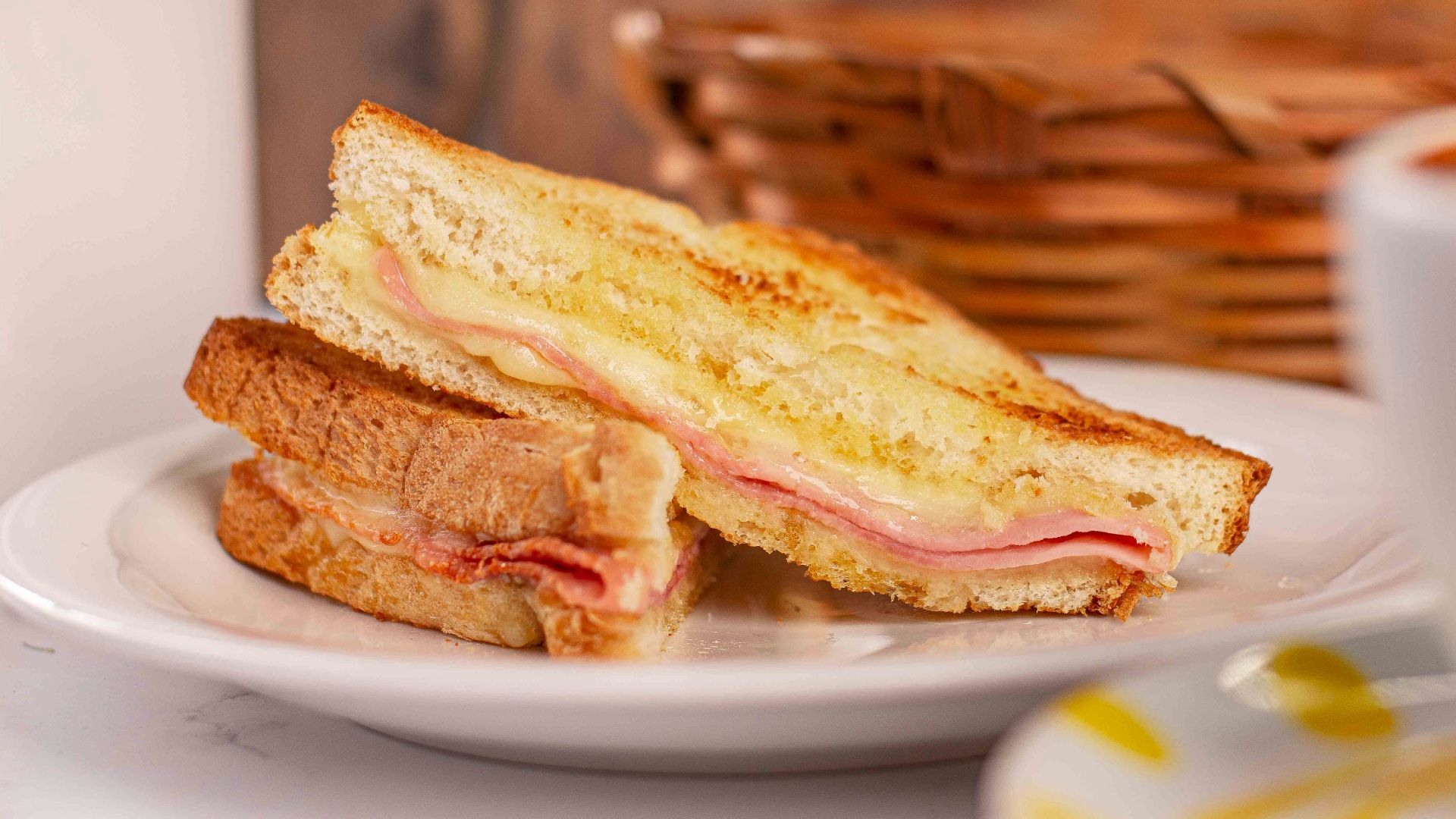 4. Sandwichs à la mortadelle