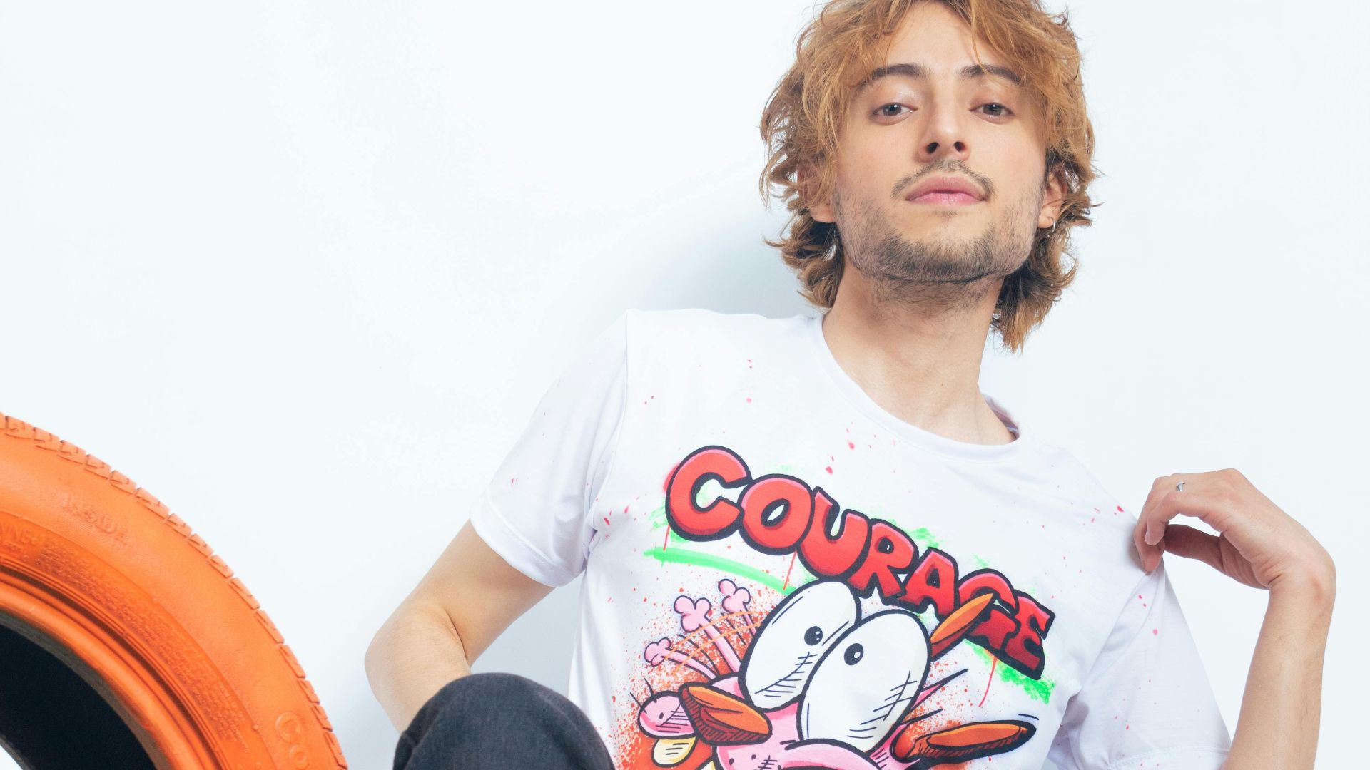 15. Le t-shirt à motif audacieux