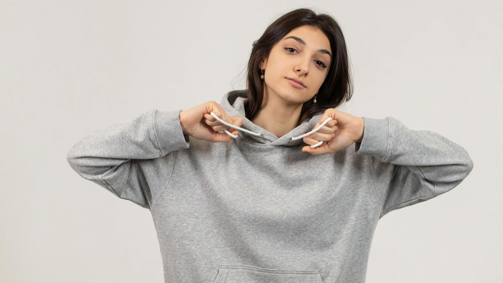 6. Le sweat à capuche et le pantalon de survêtement oversize